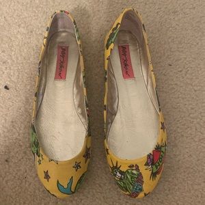 BETSEY JOHNSON superhero look “skimmy” flats